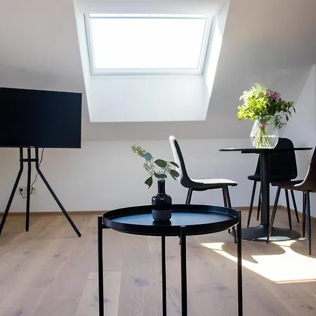 Appartement Elmi 33 *